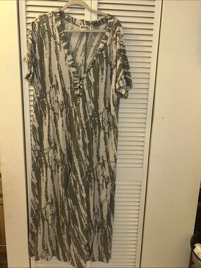 BUCKETLIST Olive & Cream Abstract Jumper